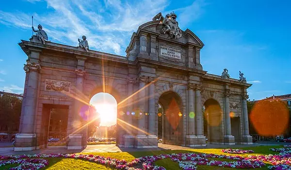 puerta-de-alcala-madrid-sol-apaisada